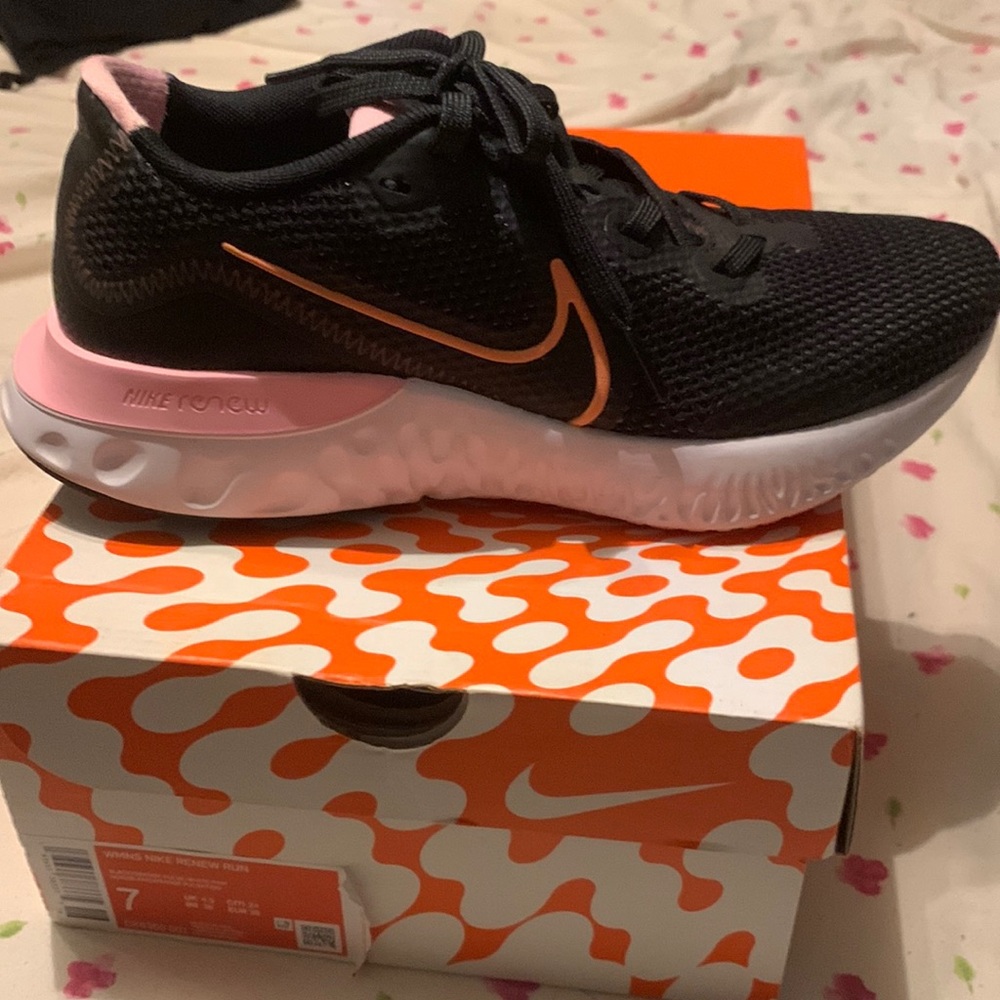 Black Nike renew Run